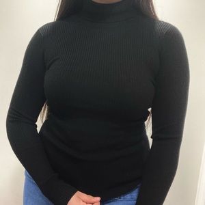 Black mock neck longsleeve